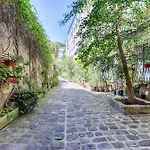 Parisian Atypic Close To Place Bastille パリ