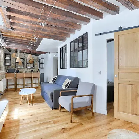 Parisian Atypic Close To Place Bastille *