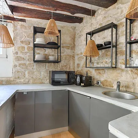 Parisian Atypic Close To Place Bastille *