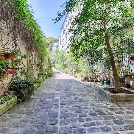 Parisian Atypic Close To Place Bastille Париж